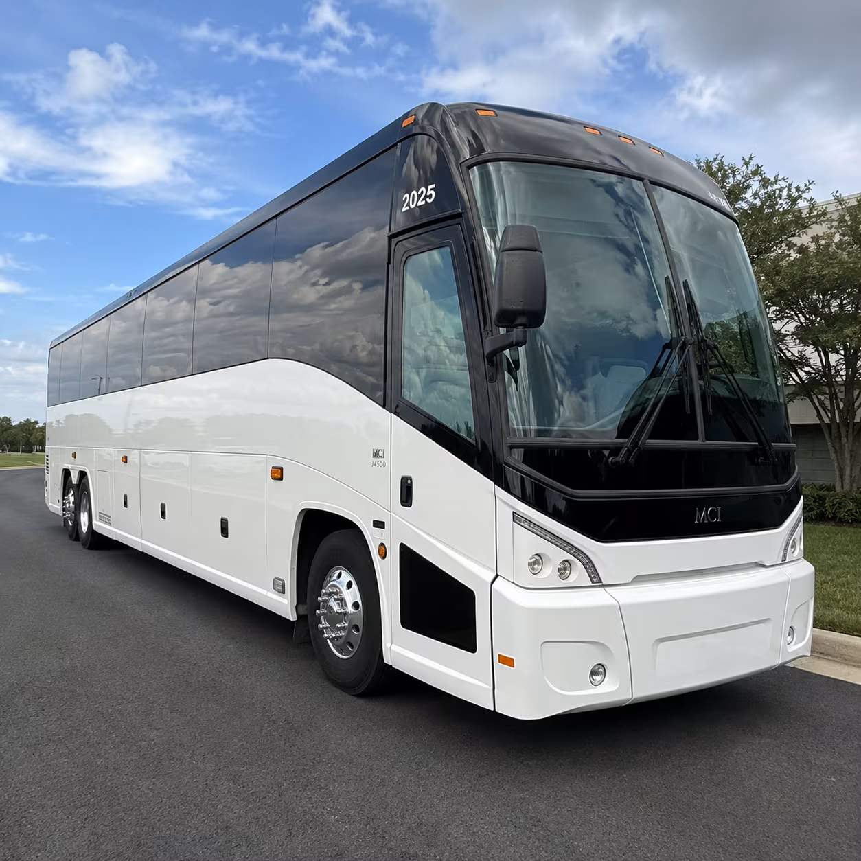 group shuttles across the ravenel bridge to downtown charleston